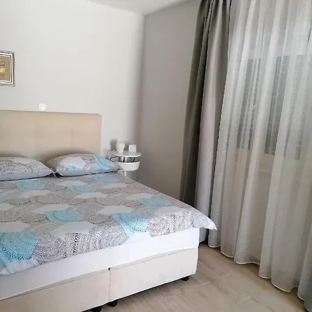 Ruzica * Pucisca